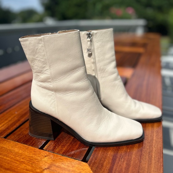 Sam Edelman Winnie Booties - Picture 1 of 4